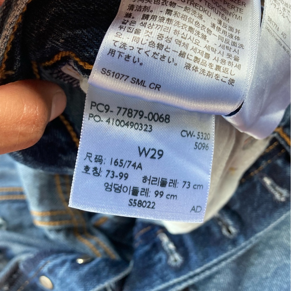 Levi’s Ribcage Women’s Shorts - Picture 2 of 5